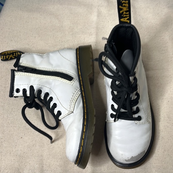 Dr. Martens air leather boots youth kids white with black laces rubber D… - Picture 3 of 11